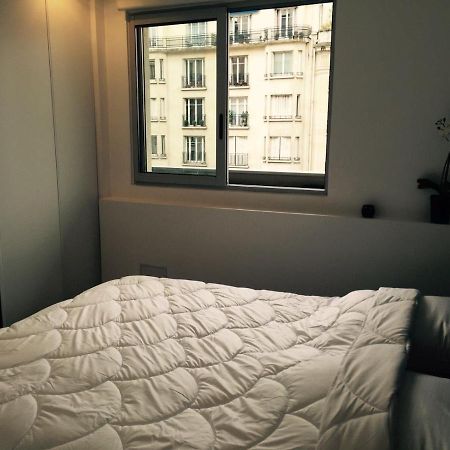 A Deux Pas Des Champs Elysees Paris Exterior photo